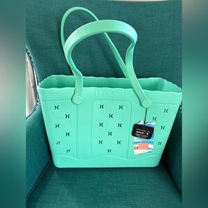 MUST HAVE FOR SUMMER- NWT Hurley 19" Large Waterproof Beach Tote Bag in mint